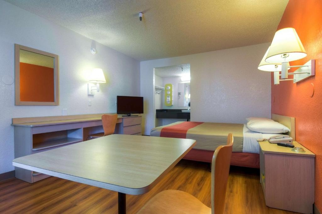 photo 1 of Motel 6 Santa Ana, CA