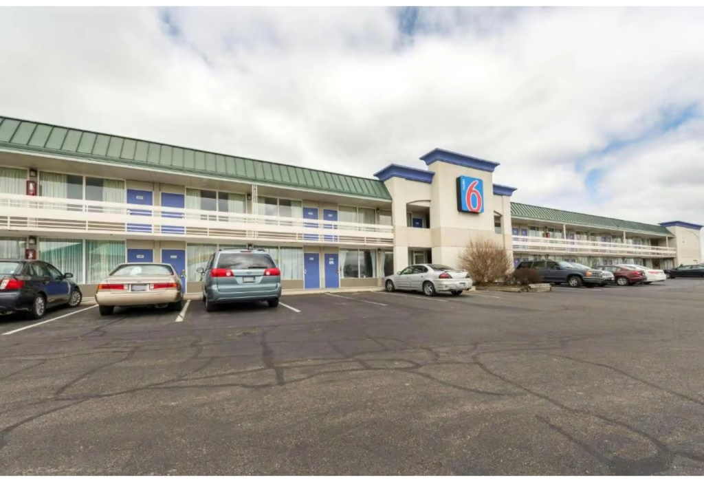photo 1 of Motel 6 Troy, OH