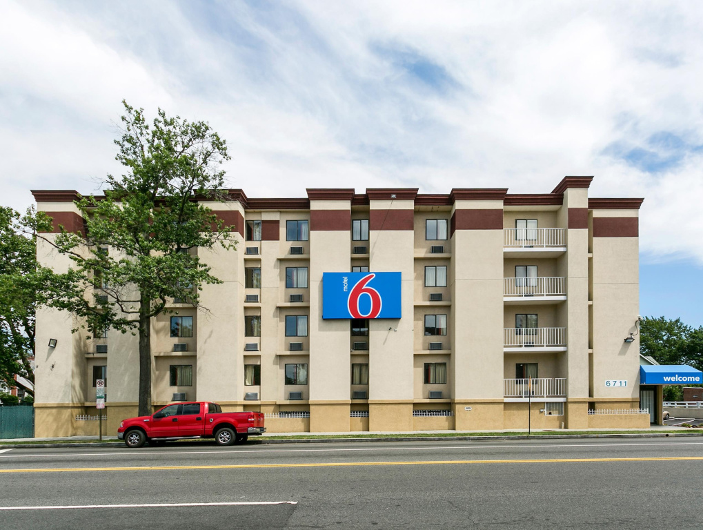 photo 1 of Motel 6 Washington, DC