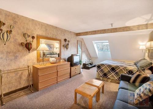 photo 1 of Mountain Green C9 by RedAwning