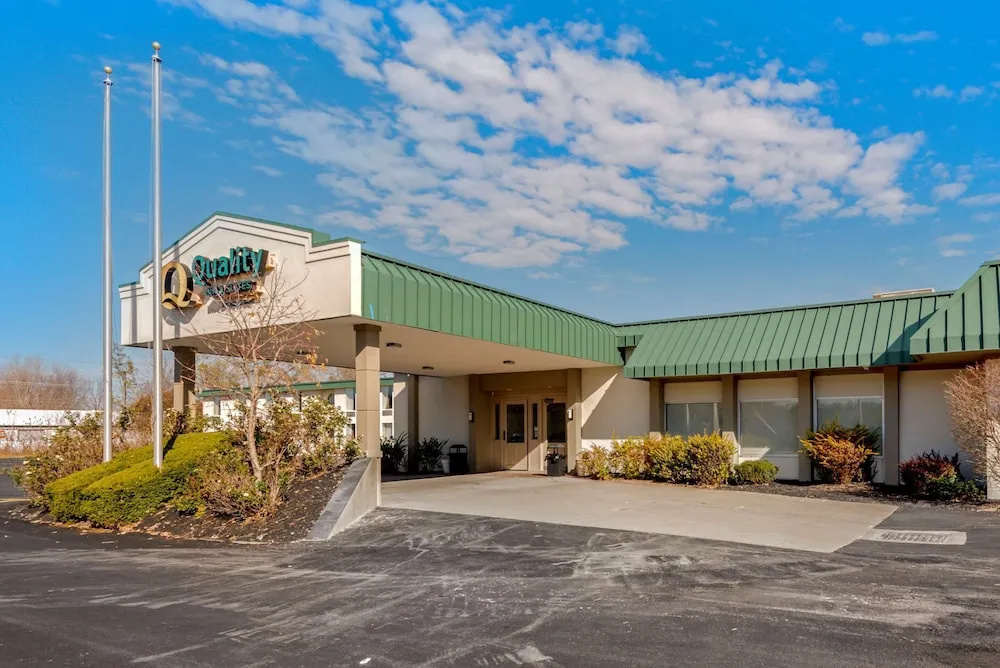 photo 1 of New Hartford Hotel