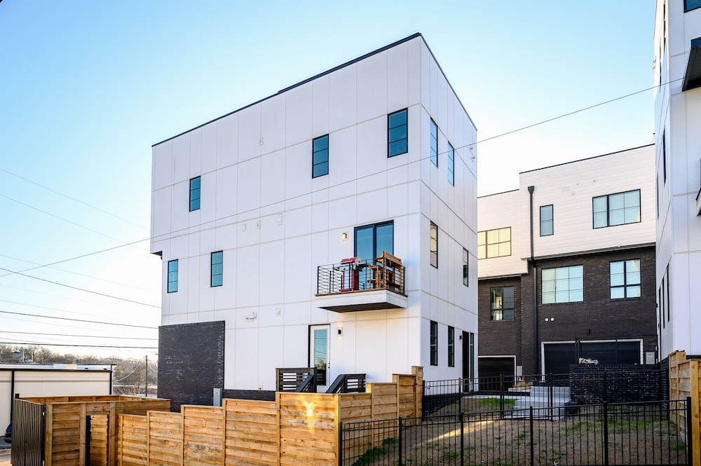 photo 1 of New Listing! Luxe New-build W/ Rooftop Lounge 3 Bedroom Townhouse