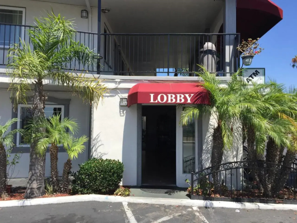photo 1 of Harbor Inn & Suites Oceanside