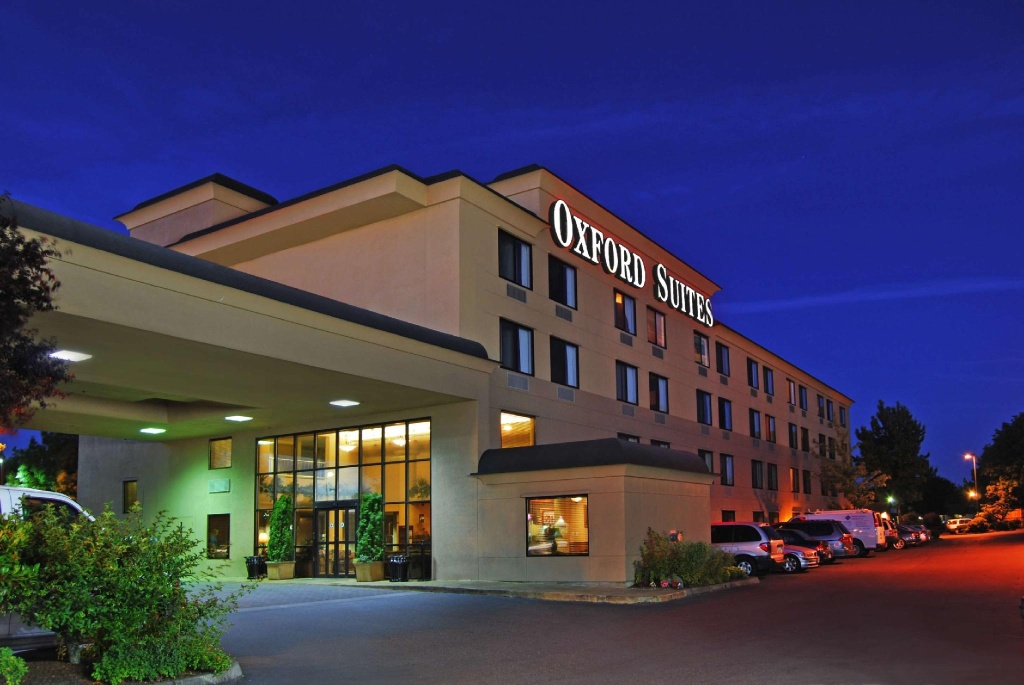 photo 1 of Oxford Suites Portland - Jantzen Beach