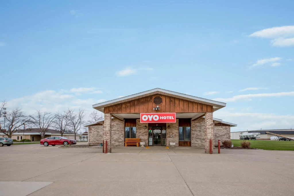 photo 1 of OYO Hotel Chesaning Route 52 & Hwy 57