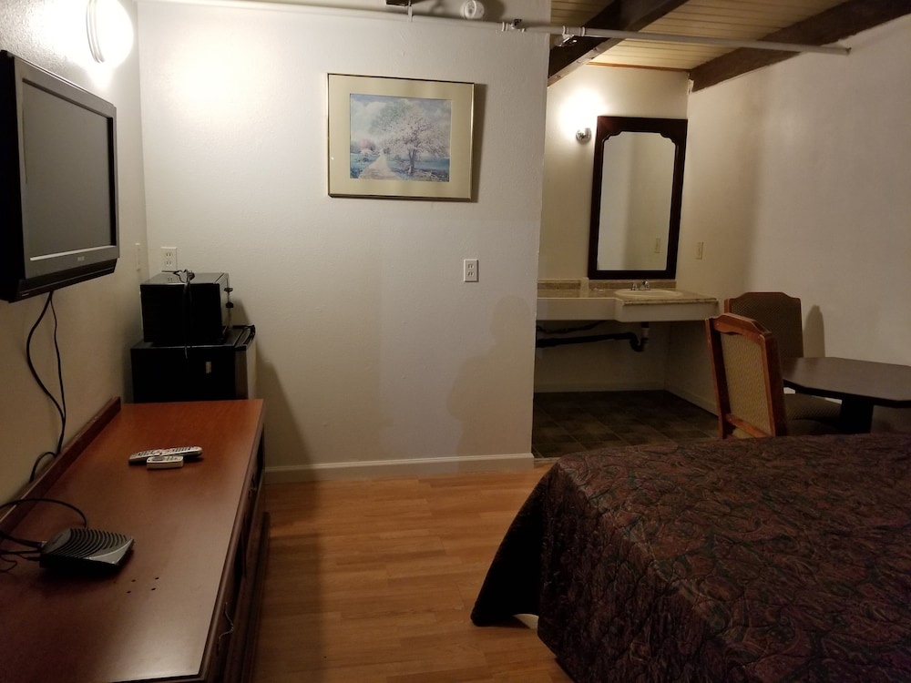 photo 1 of Pacific Lodge Tacoma