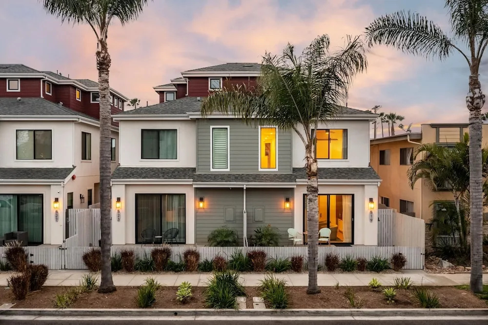 photo 1 of Pacific Villa by Avantstay Steps From Beach Luxurious Modern Indoor-outdoor Living