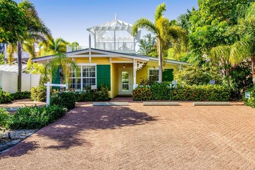 photo 1 of Palm Isle 3208 by RedAwning