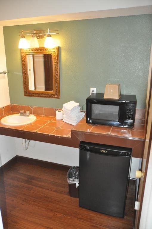 photo 1 of Motel Pasadena Inn Suites