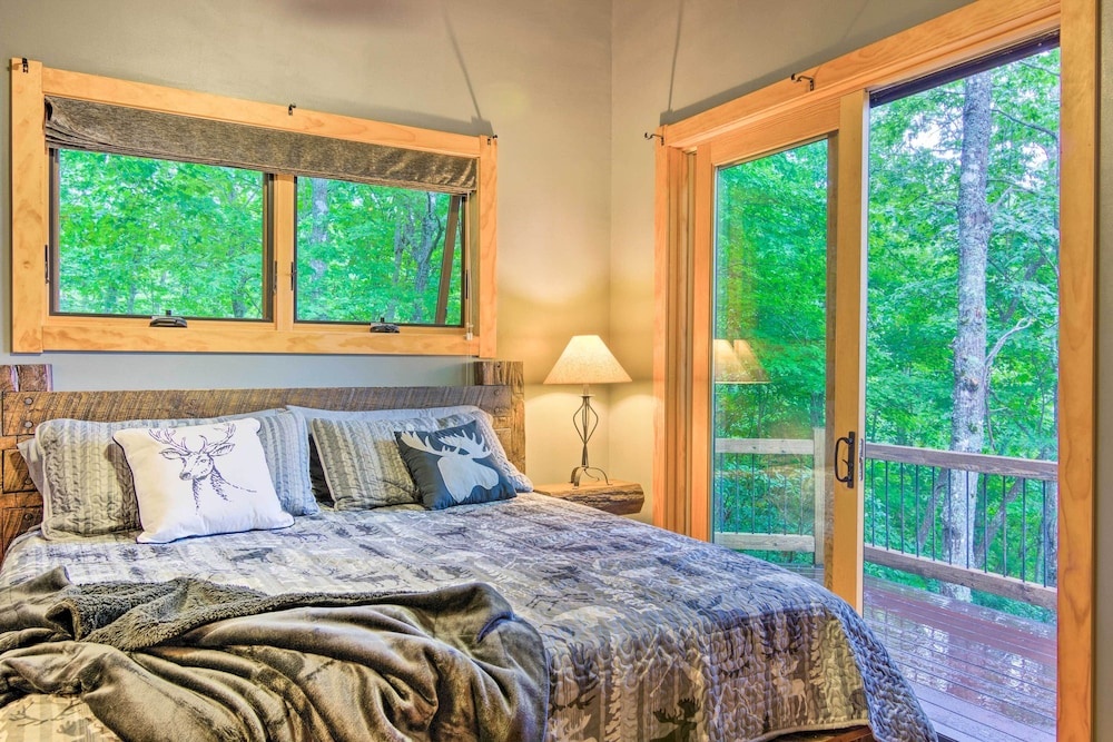 photo 1 of Couples Treehouse Retreat w/ Hot Tub & Views