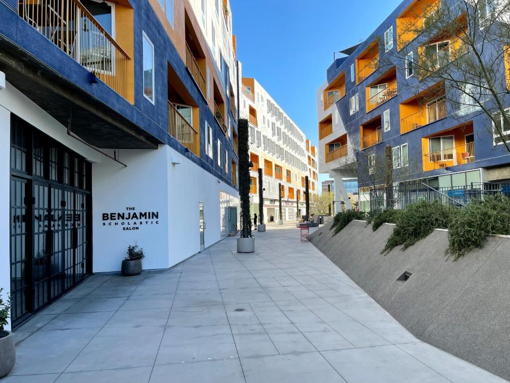 photo 1 of Perfect Apt w Parking in Arts District DTLA B4