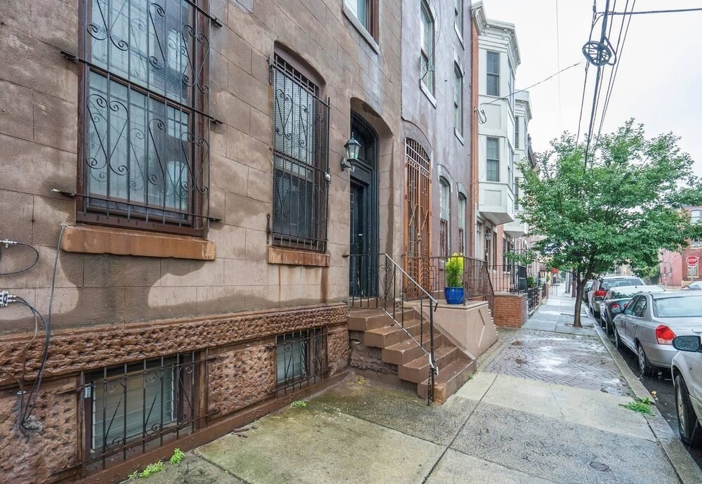 photo 1 of Perfect Downtown Apt w/ Free 2 Car Parking