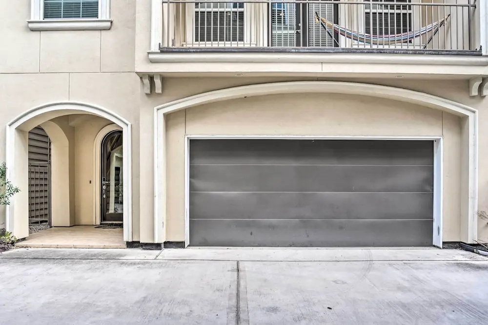 photo 1 of Pet-friendly Houston Townhome, 6 Mi to Dtwn!