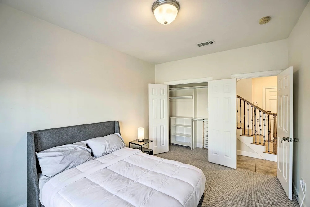photo 1 of Pet-friendly Houston Home - 3 Mi to NRG Stadium!