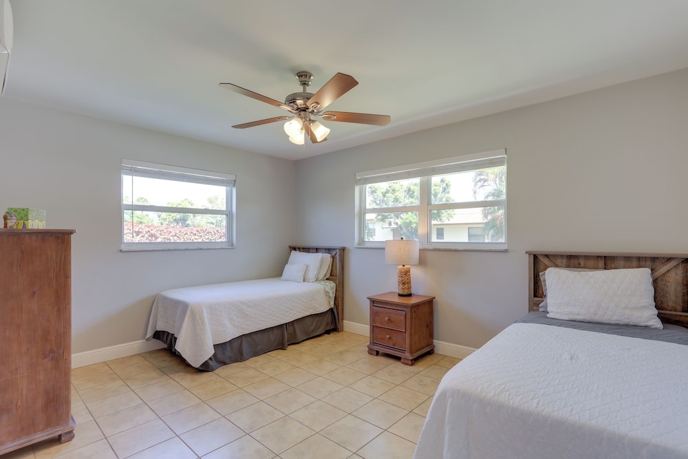 photo 1 of Pet-friendly Palm Beach Pad - 1 Mi to the Ocean!