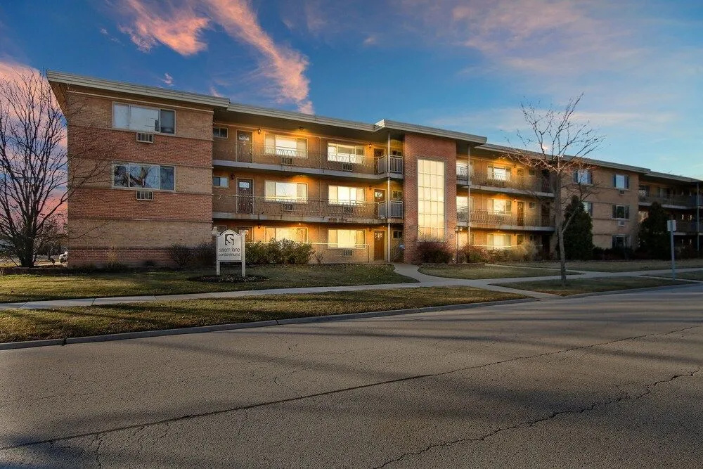 photo 1 of Picturesque 1BR Apt in Arlington Heights