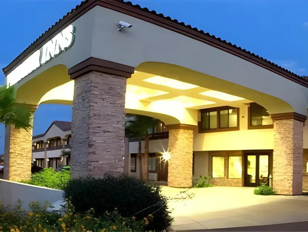 photo 1 of Premier Inns Tolleson