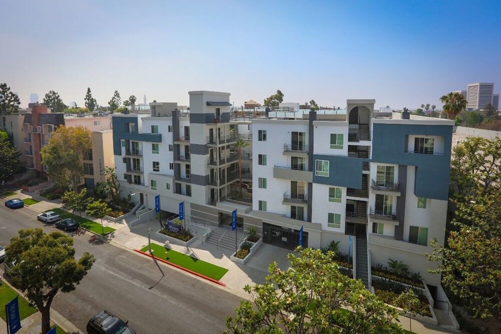 photo 1 of Prime Walking Distance to UCLA N309