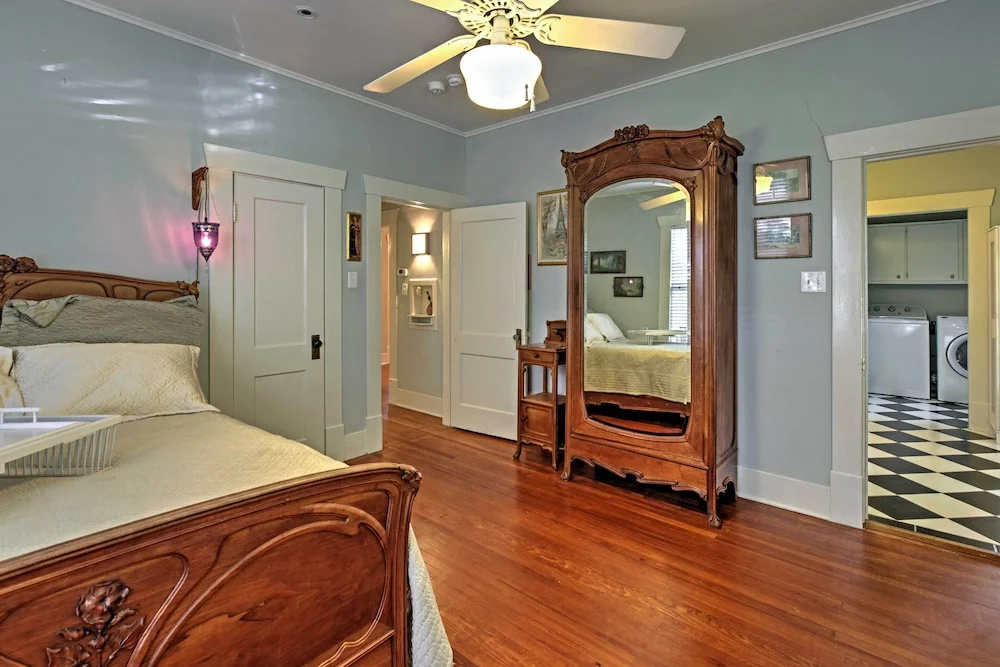 photo 1 of Houston Montrose Home: Walk to Bars & Restaurants!