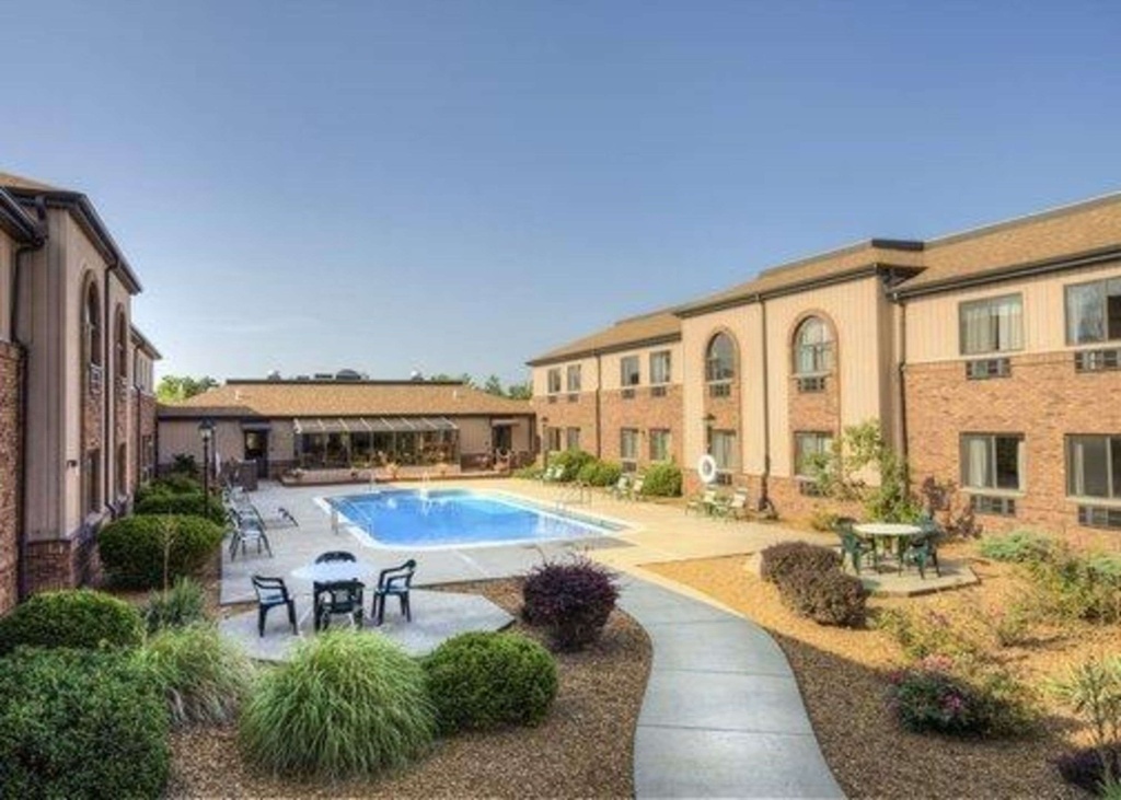 photo 1 of Quality Inn & Suites Marion