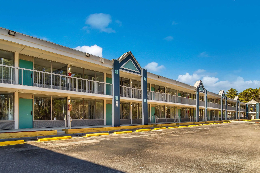 photo 1 of Clarion Inn & Suites Florence - Darlington