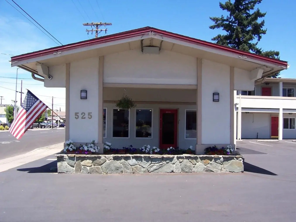 photo 1 of Red Carpet Inn Medford