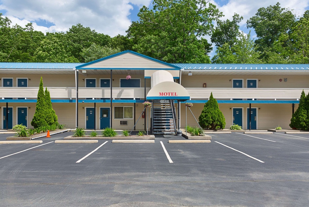 photo 1 of Rodeway Inn Milford - I-84