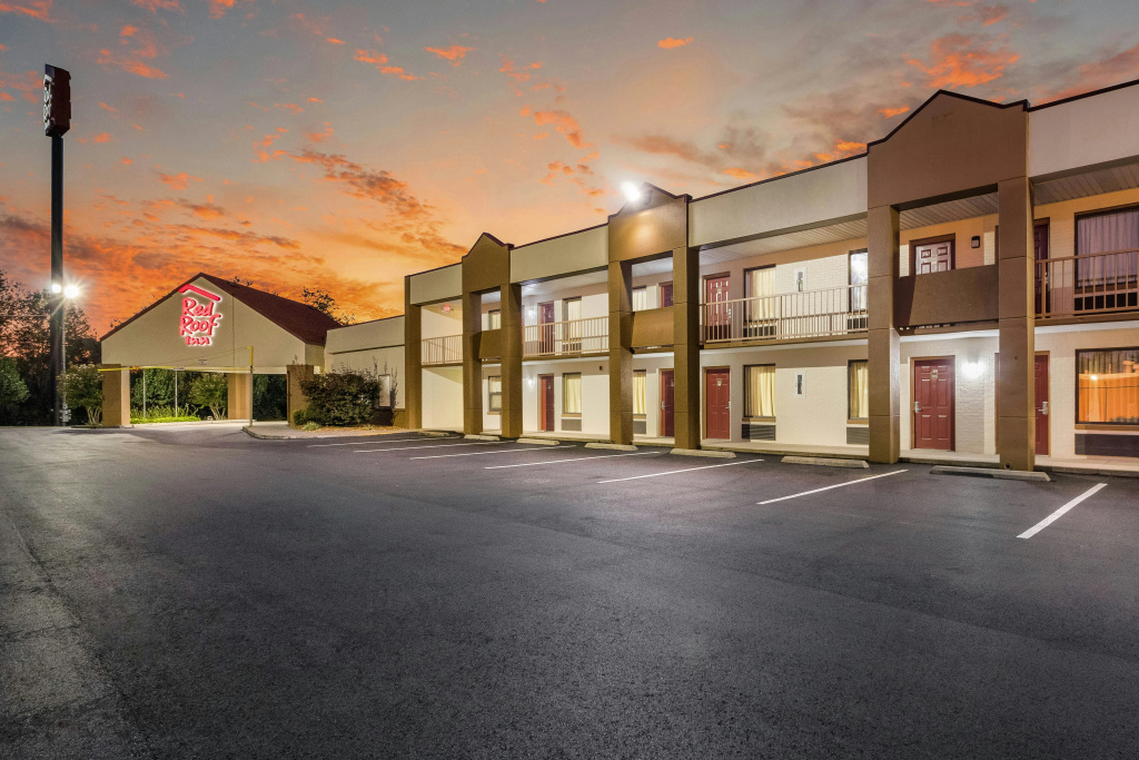 photo 1 of Red Roof Inn Clarksville