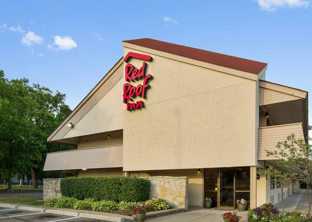 photo 1 of Red Roof Inn Detroit - Roseville/ St Clair Shores