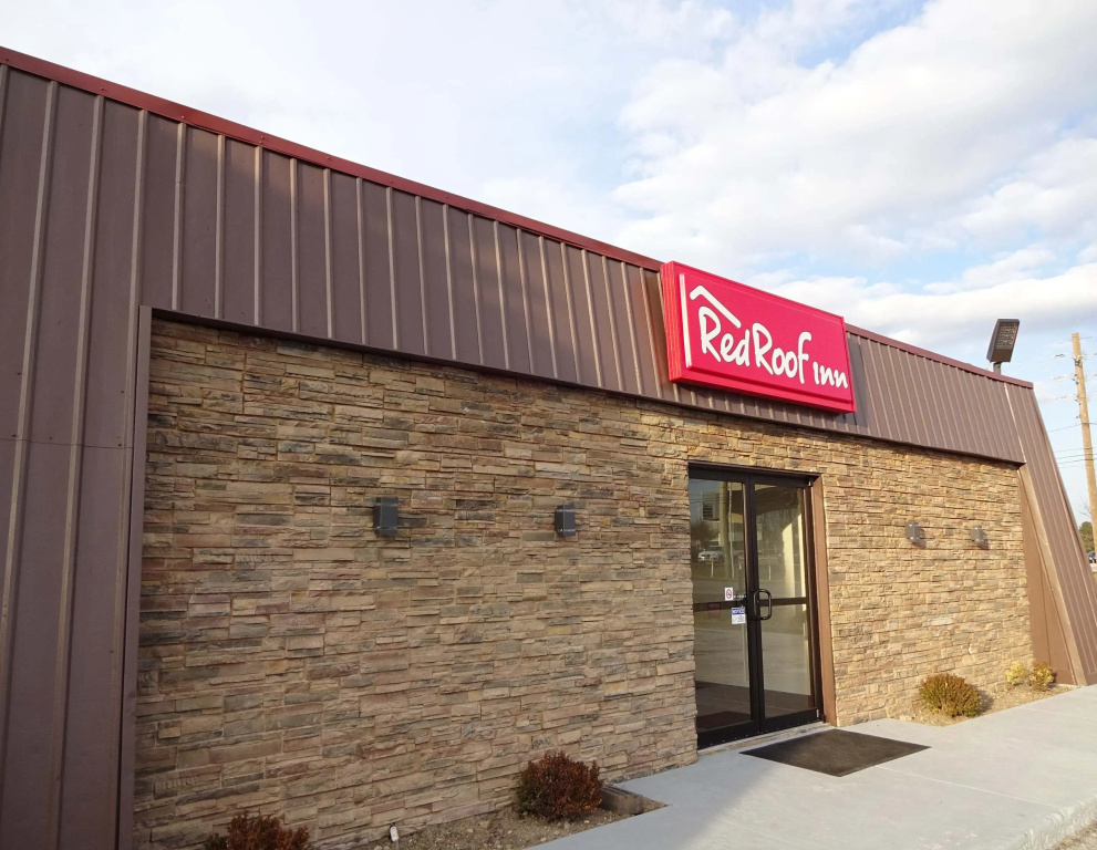 photo 1 of Red Roof Inn Indianapolis - Castleton