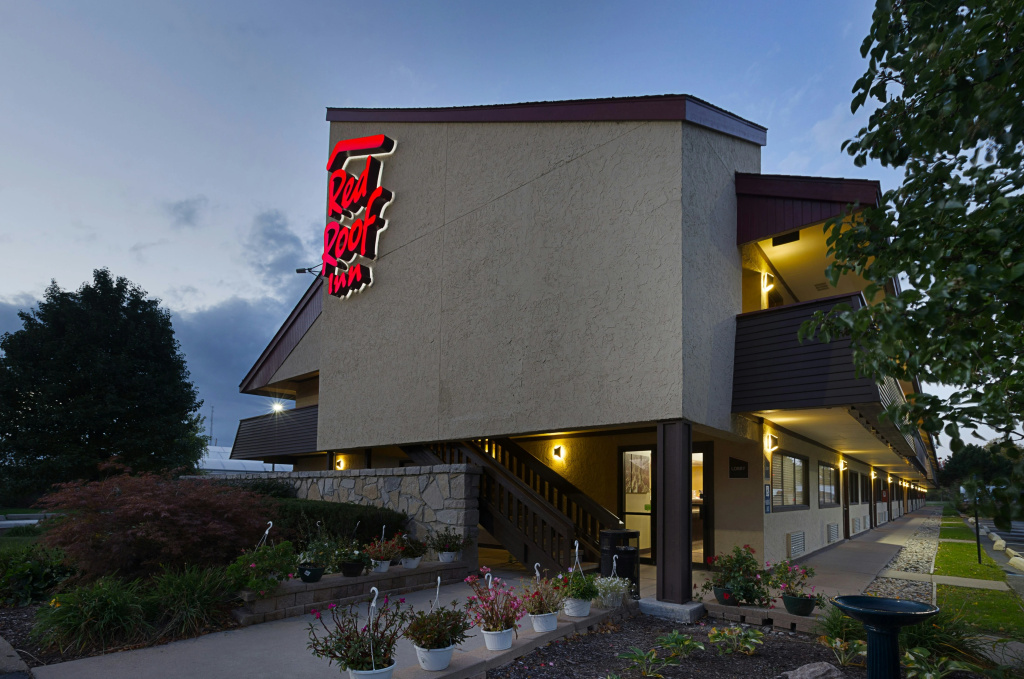 photo 1 of Red Roof Inn Lansing West - MSU