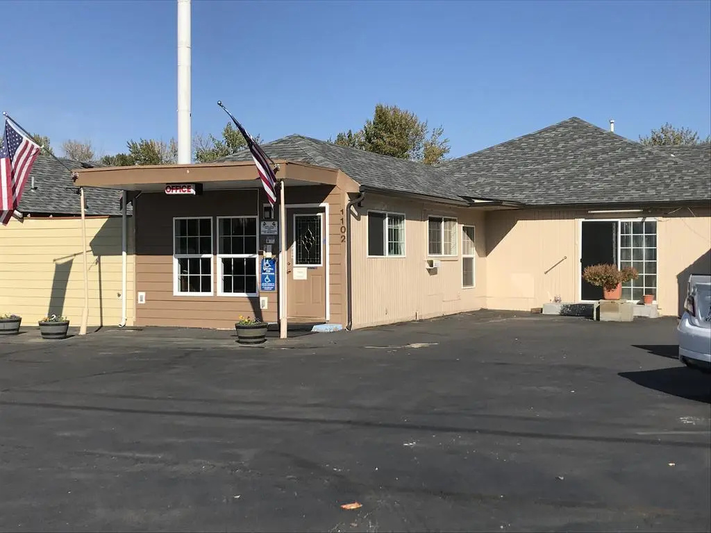 photo 1 of Relax Inn of Medford