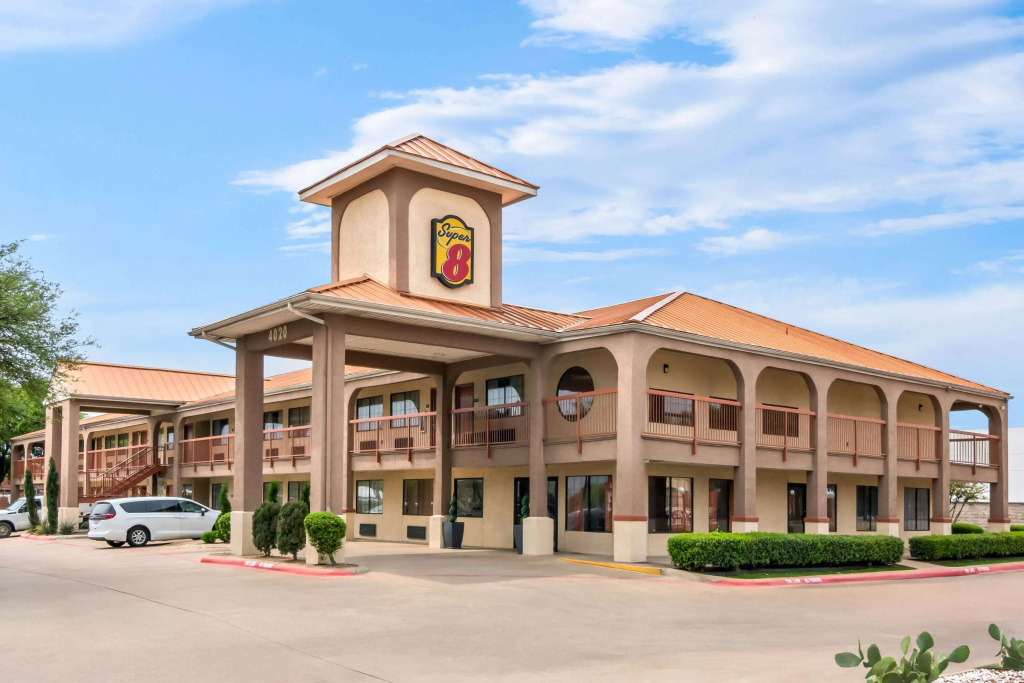 photo 1 of Super 8 by Wyndham Grand Prairie Southwest