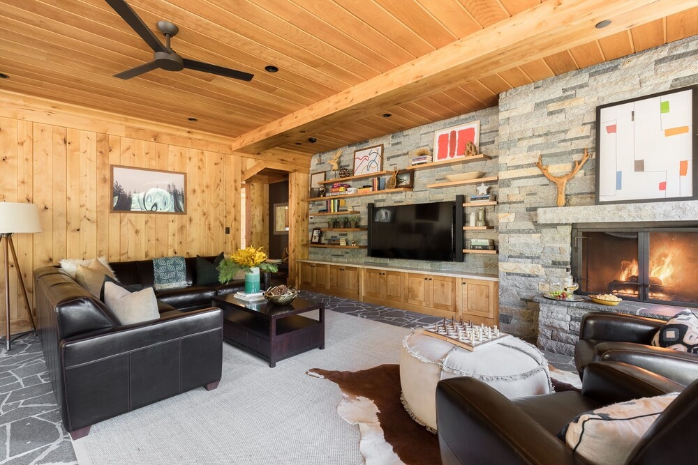 photo 1 of Hunter by AvantStay | Riverfront Cabin w/ Prvt Cottage | 10Mins from Squaw