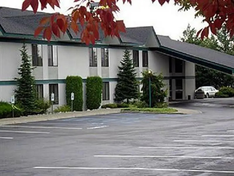 photo 1 of Riverbend Inn Post Falls