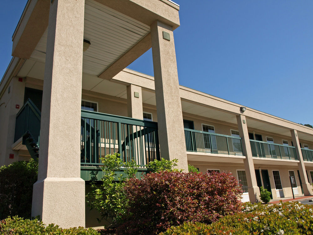 photo 1 of Rodeway Inn Airport