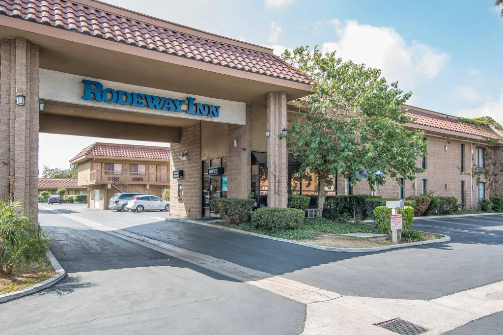 photo 1 of Palm Inn Hotel near Tyler Mall Riverside