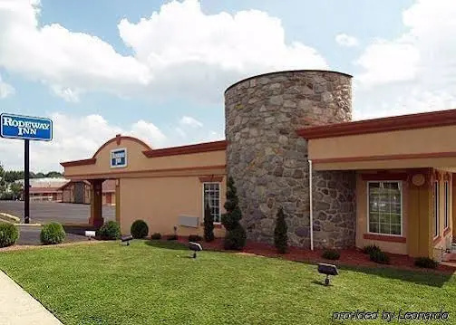 photo 1 of Parkway Inn