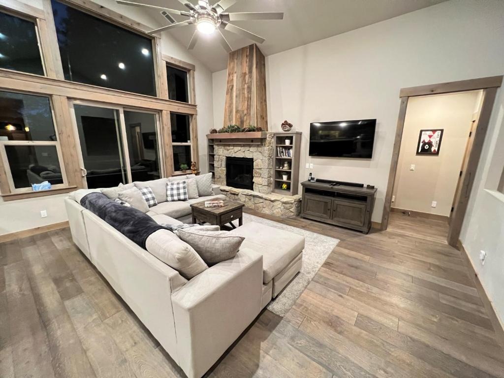 photo 1 of Saint Bernard - INCREDIBLE MOUNTAIN GETAWAY HOT TUB GAME ROOM GAS BBQ L2 EV CONNECTION TAHOE