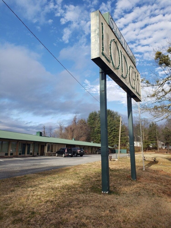 photo 1 of Green River Lodge