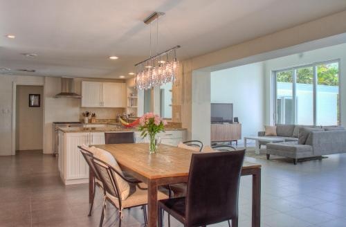 photo 1 of Sarasota 18 - 5 Br Home