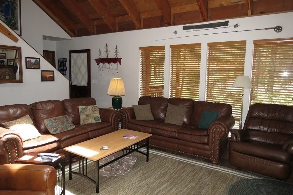photo 1 of Scholes - 4 Br home by RedAwning