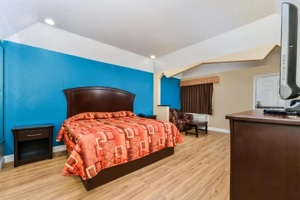 photo 1 of Scottish Inn & Suites Highway 6 South