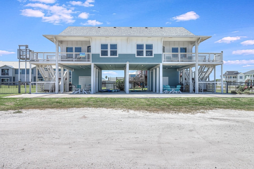 photo 1 of Sea La Vie 913rpab 4 Bedroom Home by RedAwning