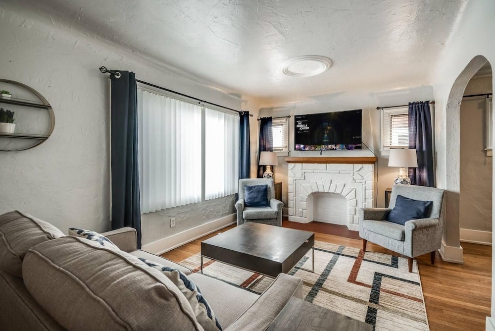 photo 1 of Shiny and Comfortable Oakland House