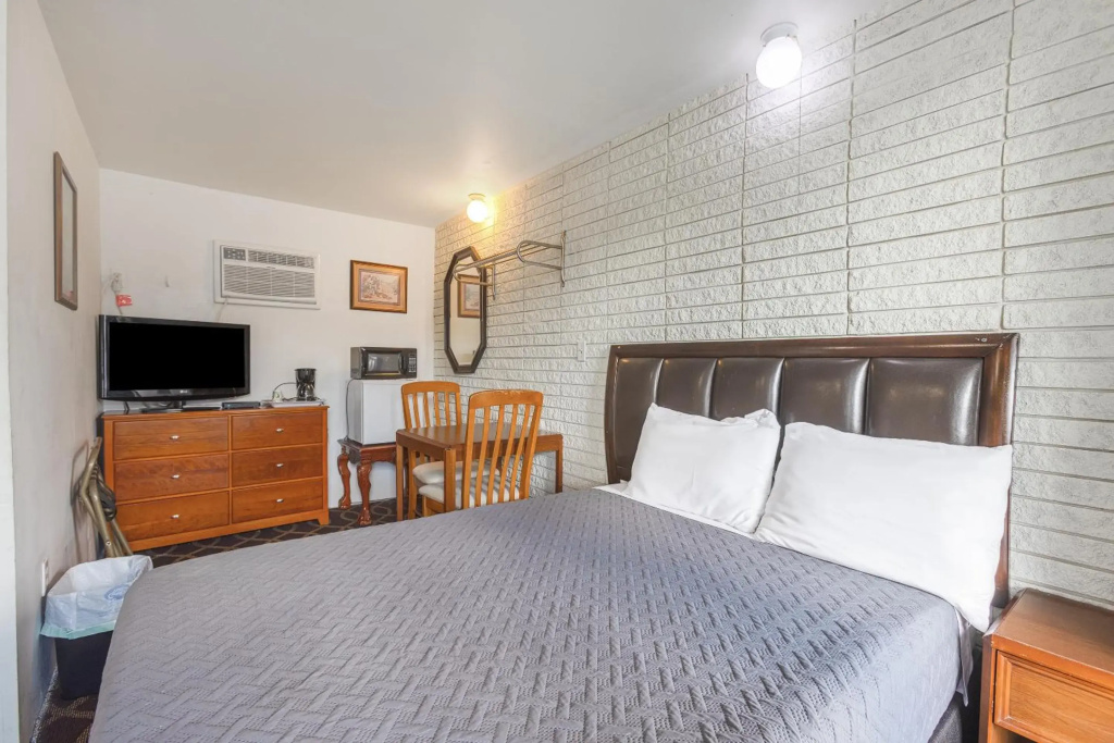 photo 1 of Sonrise Inn Lincoln Hwy By OYO