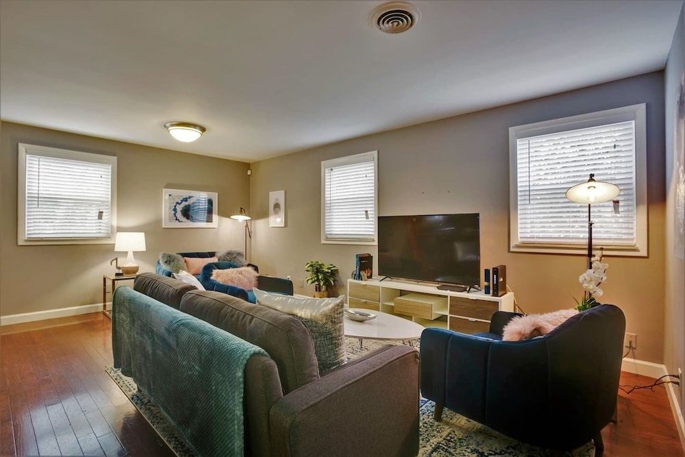 photo 1 of Spacious 4br/2ba Home Near Music Row by Domio