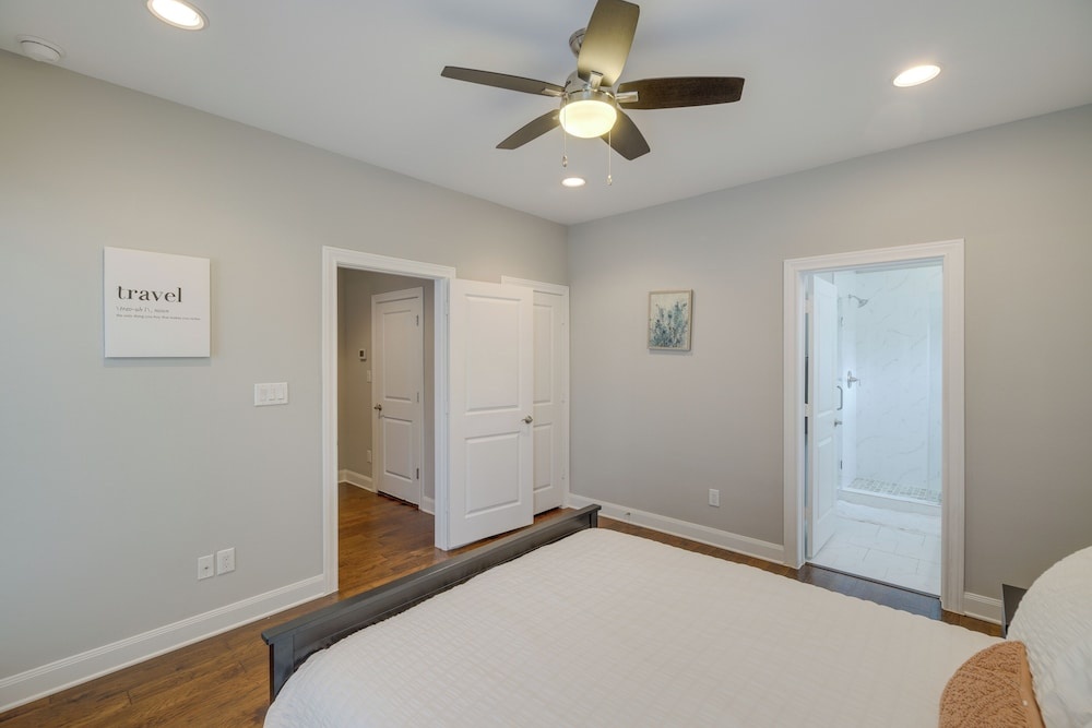 photo 1 of Spacious Houston Townhome ~ 5 Mi to Downtown!