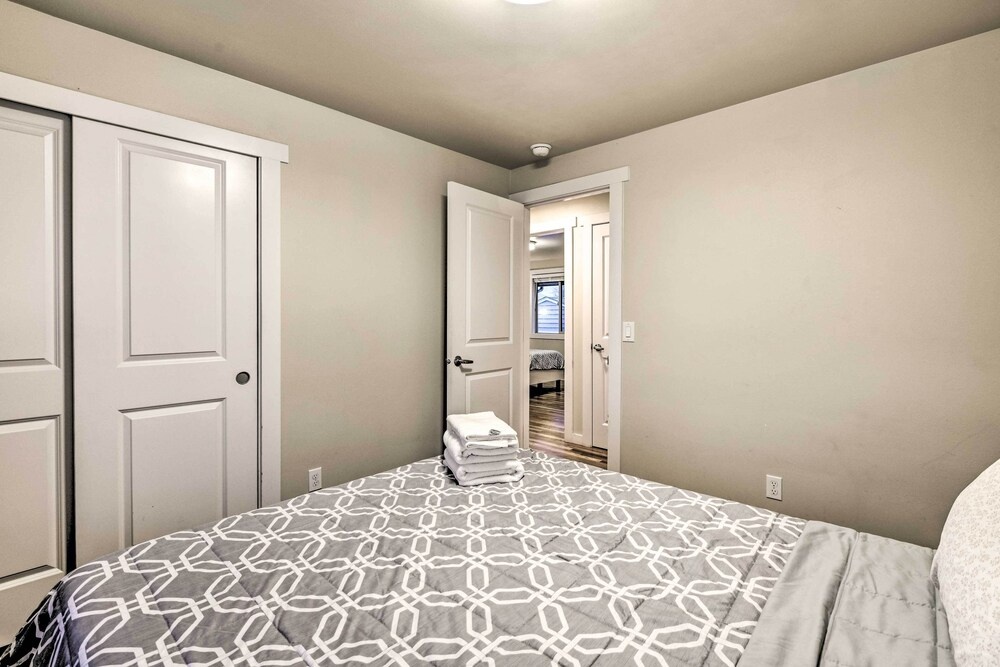 photo 1 of Spacious Kent Home ~ 17 Mi to Dtwn Seattle!