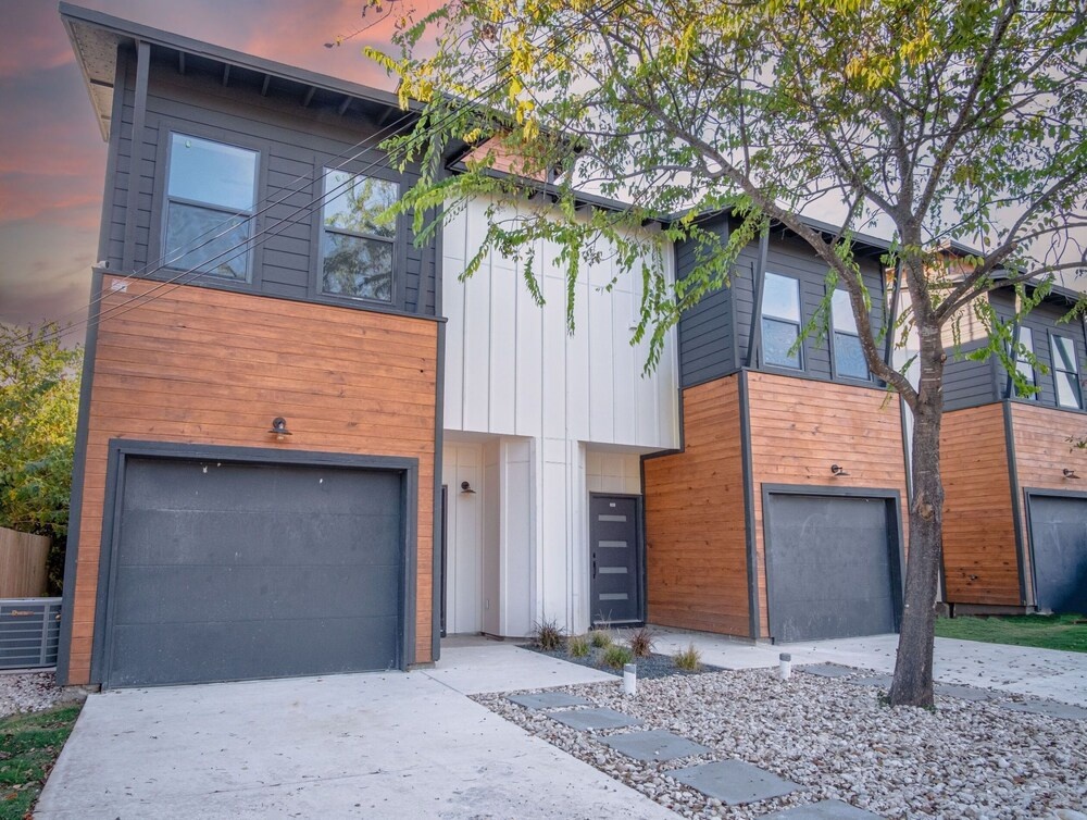 photo 1 of Spectacular Cozy 3 BR Plus 2 and a Half BA Apt Near Downtown